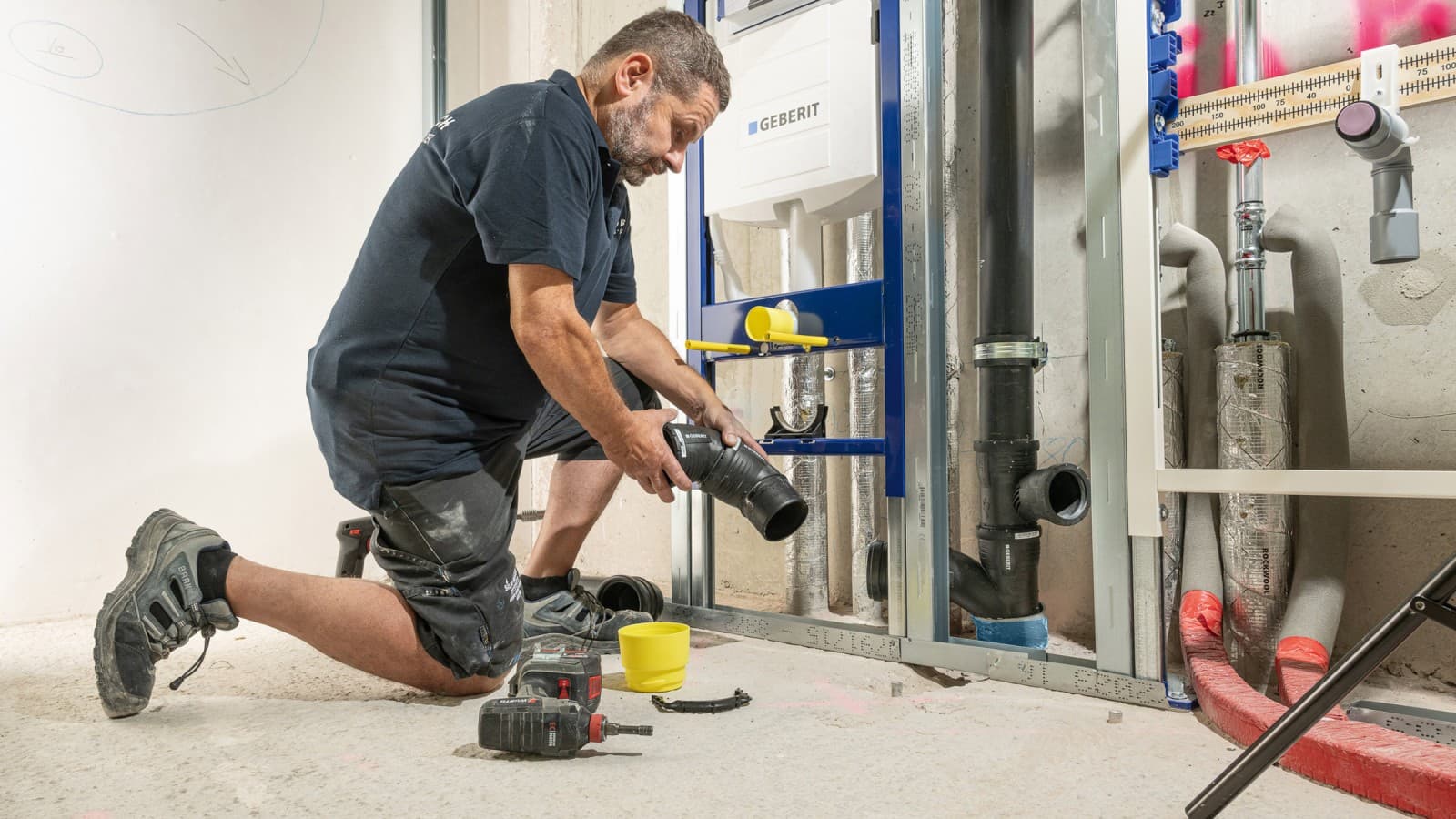 Przybory sanitarne podłączone bezpośrednio do pionu kanalizacyjnego bez obejścia Przybory sanitarne podłączone bezpośrednio do pionu kanalizacyjnego bez obejścia