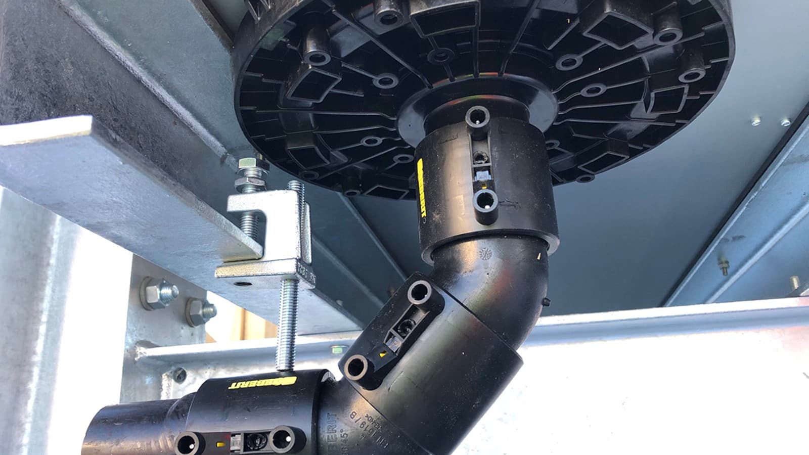 Praktyczna wiedza Geberit: system odwodnienia dachów Pluvia (©Geberit) Praktyczna wiedza Geberit: system odwodnienia dachów Pluvia (©Geberit)