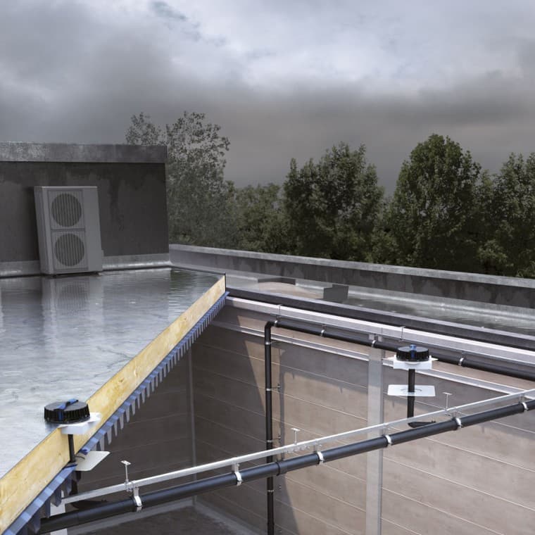 System odwadniania dachu Pluvia może odwodnić wszystkie trzy wieże przy stosunkowo niewielkiej liczbie elementów wlotowych (© Geberit) System odwadniania dachu Pluvia może odwodnić wszystkie trzy wieże przy stosunkowo niewielkiej liczbie elementów wlotowych (© Geberit)