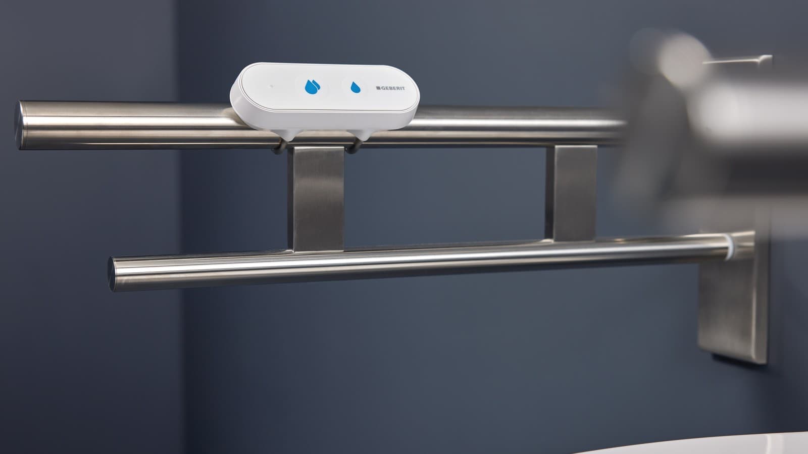 Zdalne spłukiwanie Geberit Bluetooth® jest łatwe w montażu i nadaje się także do modernizacji Zdalne spłukiwanie Geberit Bluetooth® jest łatwe w montażu i nadaje się także do modernizacji