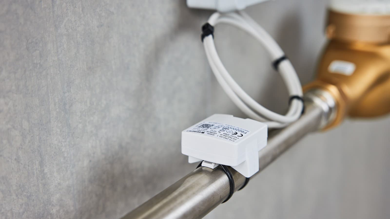 Monitorowanie temperatury i wielkości przepływu za pomocą czujnika Geberit dla GEBUS Monitorowanie temperatury i wielkości przepływu za pomocą czujnika Geberit dla GEBUS